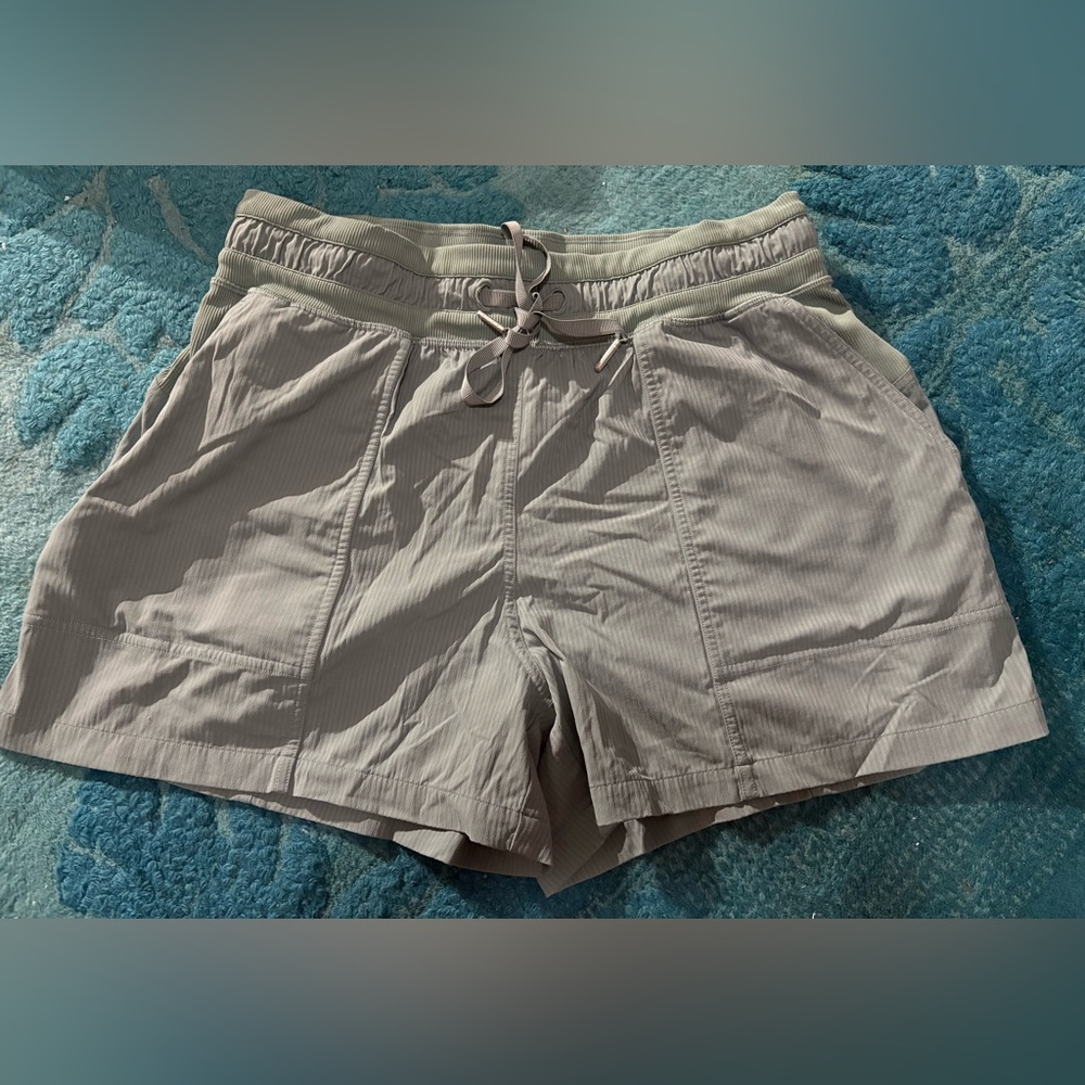 lululemon athletica Women's Light Green Athletic Drawstring Shorts